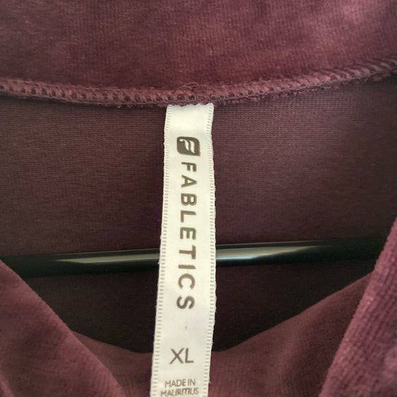 Fabletics Womens Pullover Sweater. Soft material - Picture 4 of 5